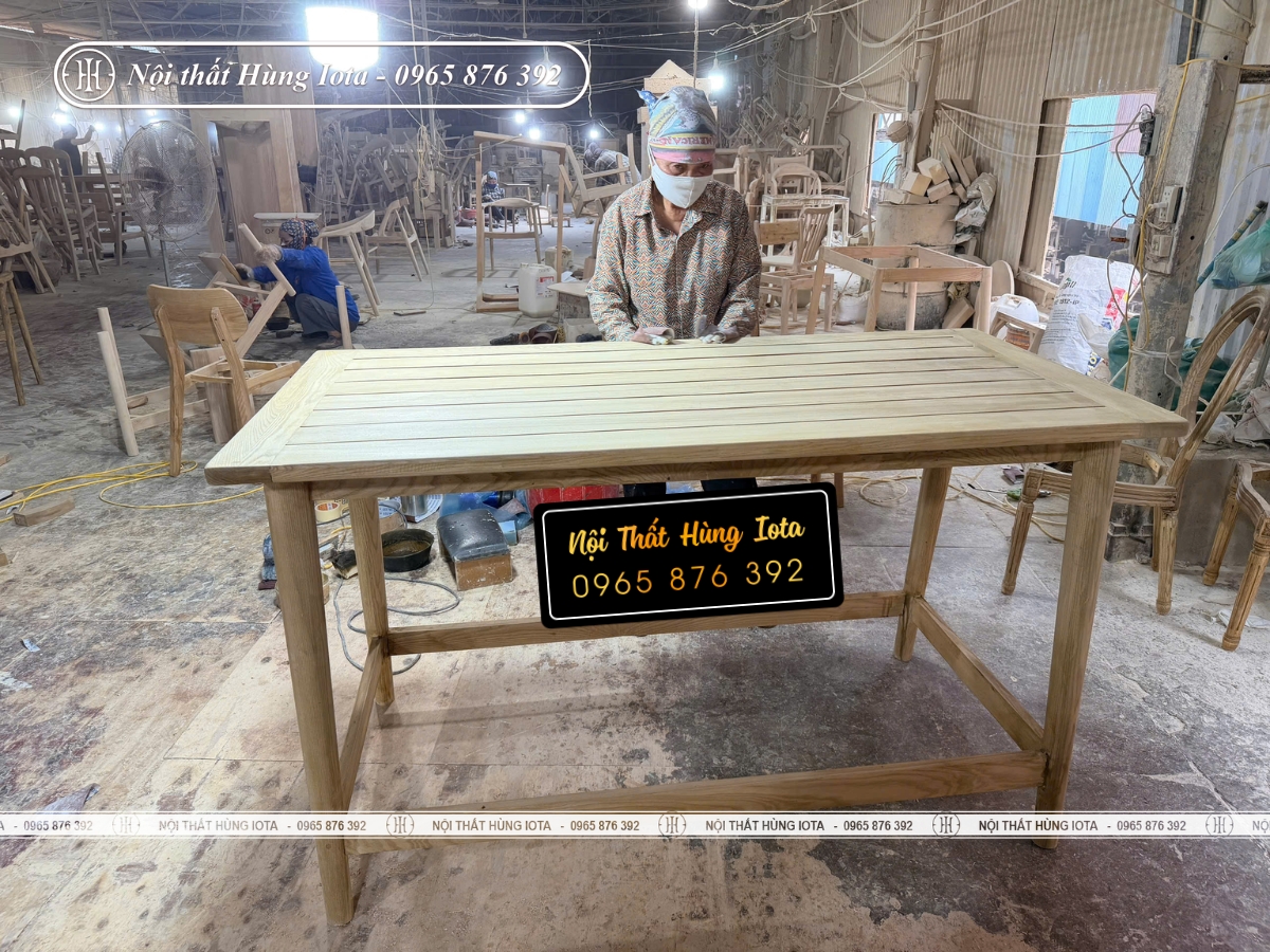 Bàn gỗ ngoài trời hình chữ nhật