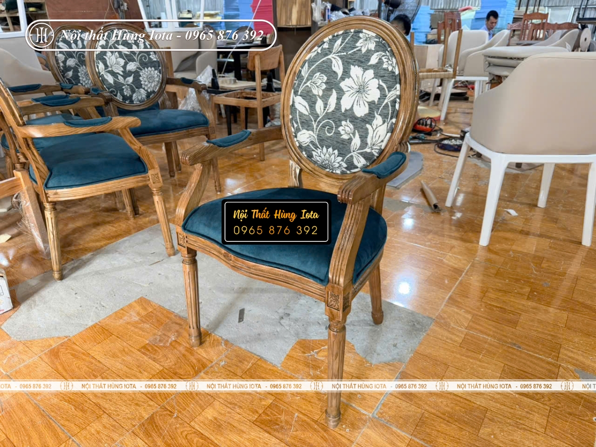 Ghế ăn cổ điển Louis có tay vịn