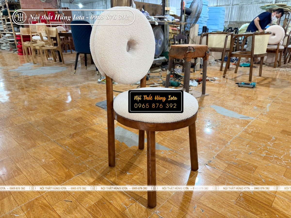 Ghế ăn gỗ donut lông cừu