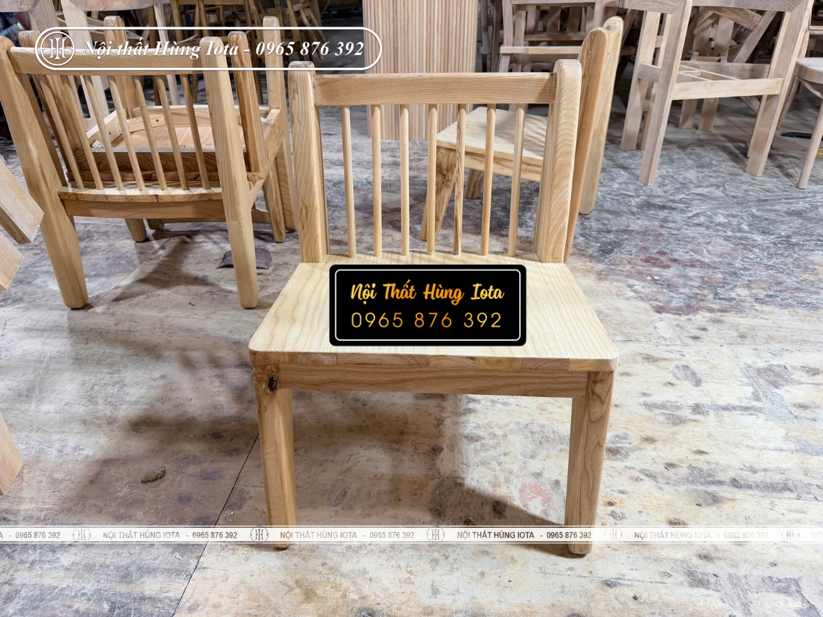 Ghế cafe tựa nan song