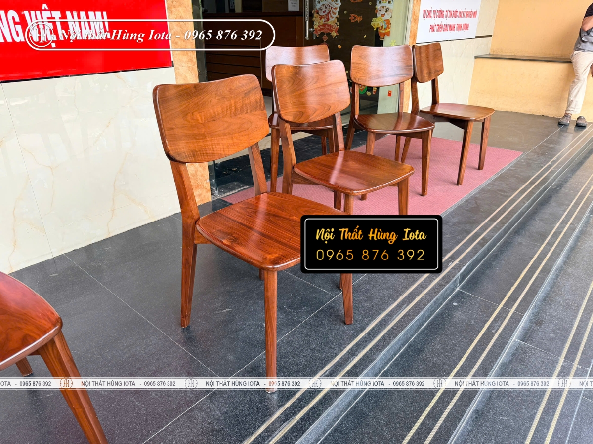 Lắp đặt ghế ăn gia đình màu óc chó