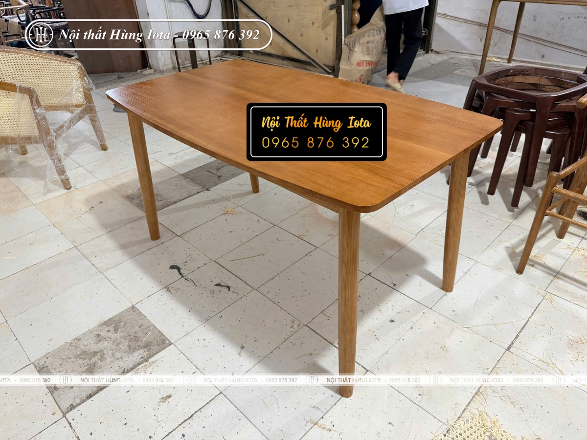 Bàn ăn 4 ghế màu gỗ