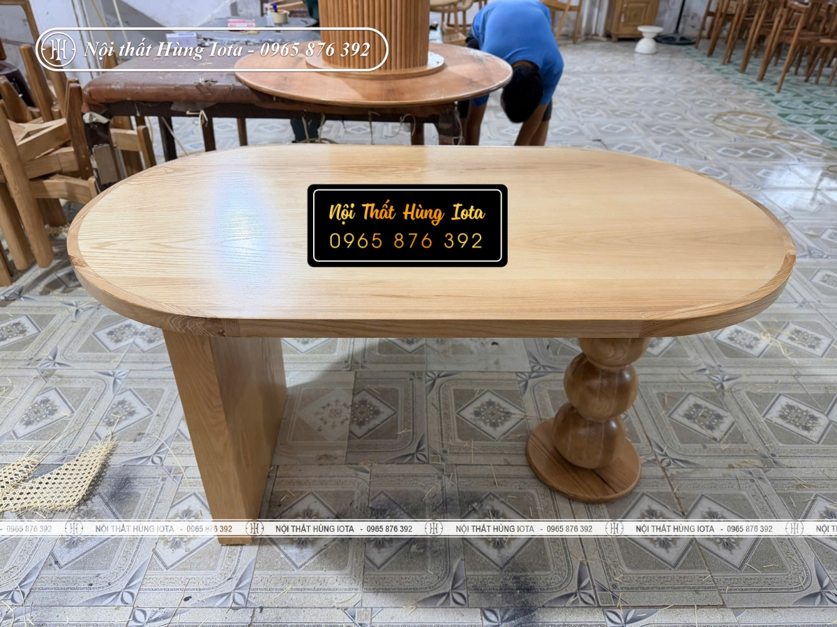 Bàn gỗ mặt oval đẹp hiện đại