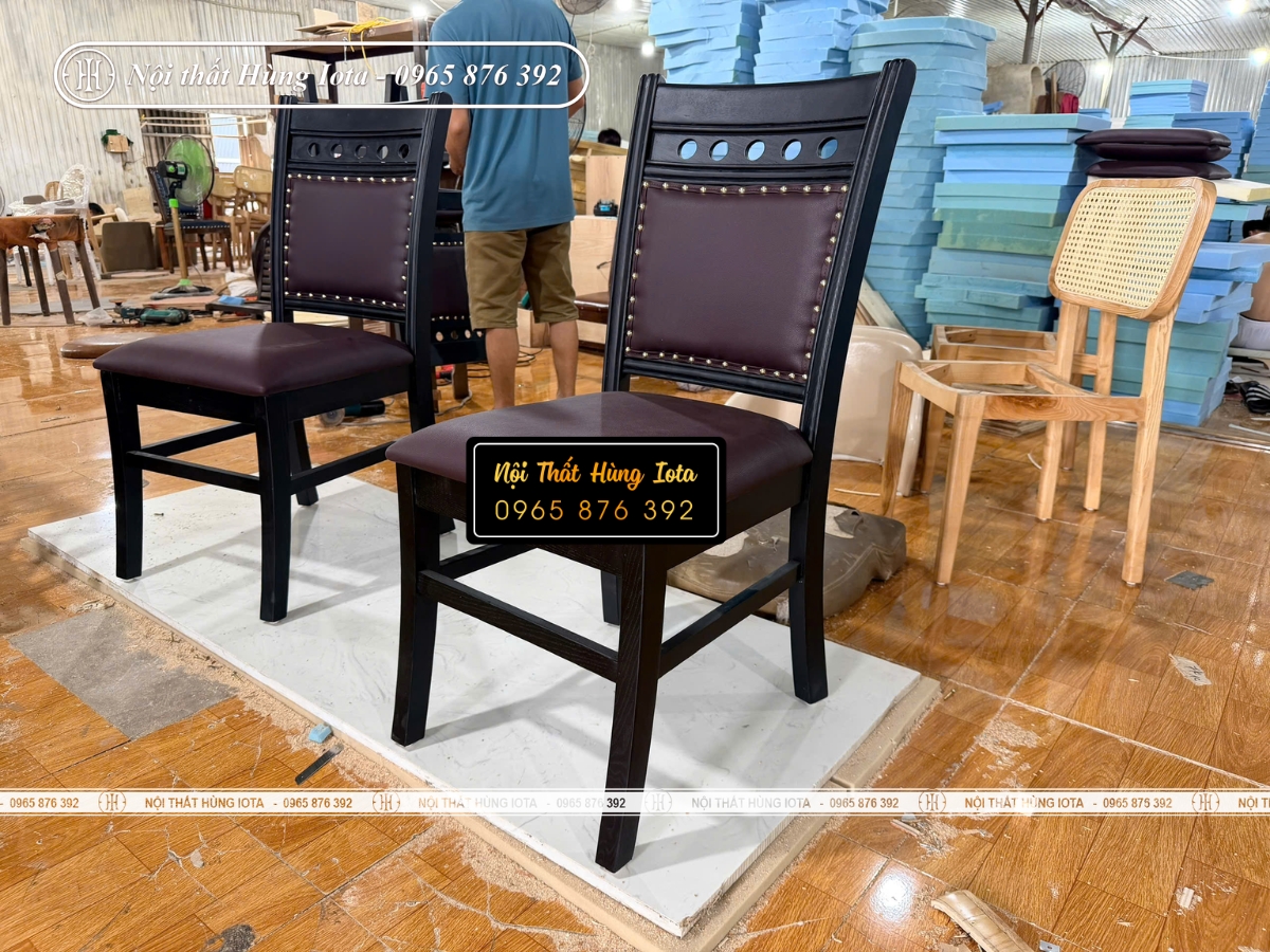 Ghế ăn gia đình tựa lưng đục lỗ