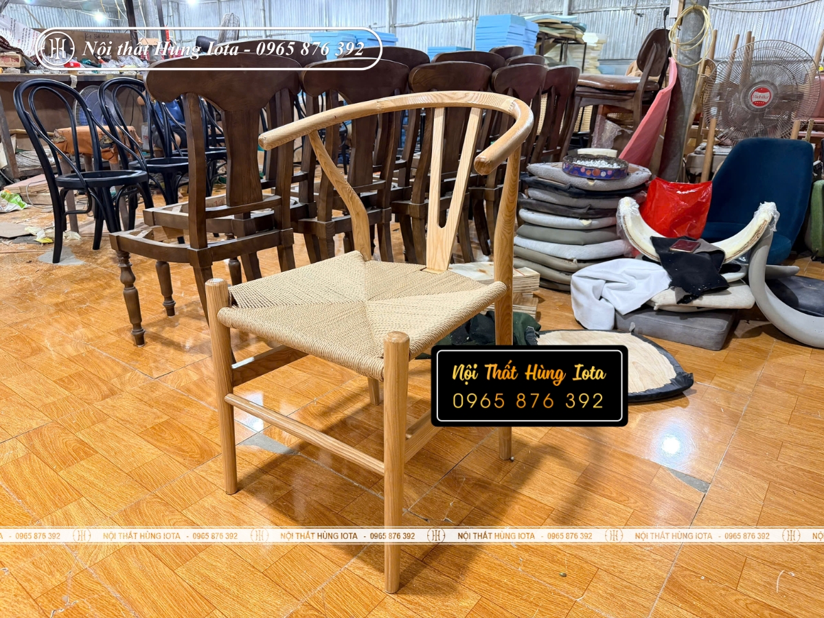 Ghế wishbone đan dây màu gỗ